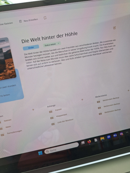 Laptopmonitar mit Text