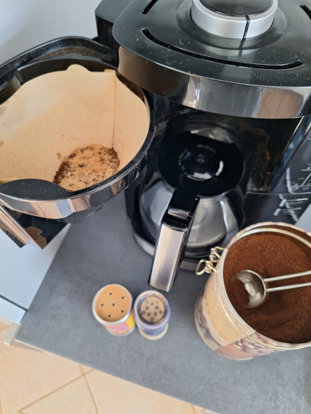 geöffnete Kaffeemaschine